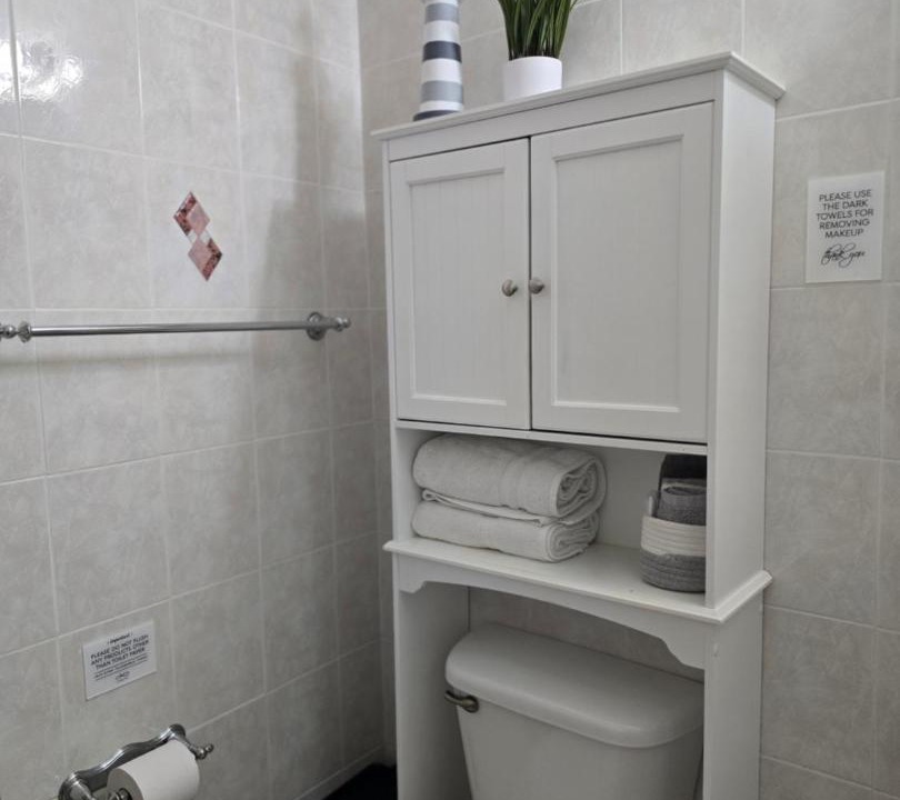 Photo of Bathroom in Pinecrest West Park