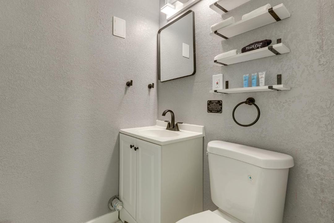 Photo of Bathroom in Echo Lake