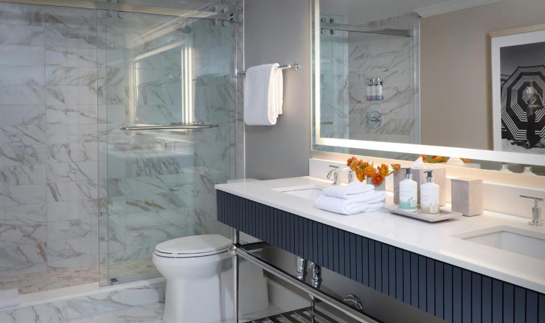 Photo of Bathroom in Vanderbilt Beach