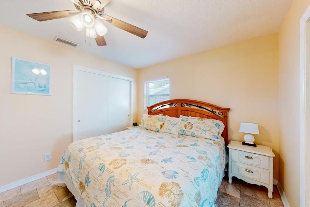 Photo of Bedroom in Bayshore Gardens