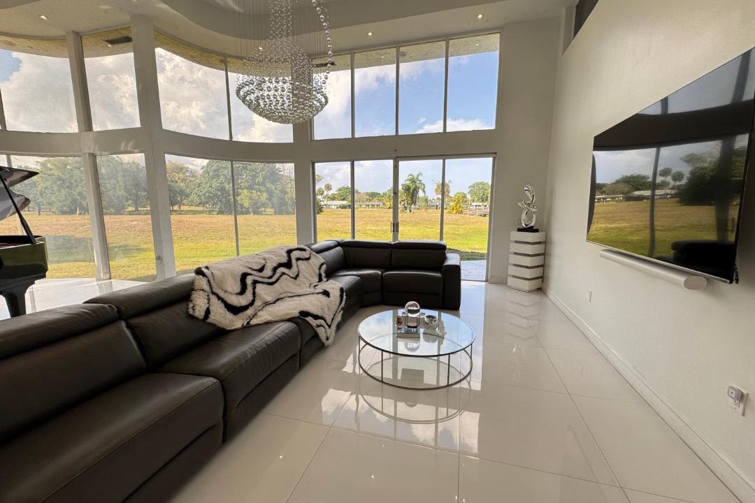 Photo of Livingroom in Tamarac