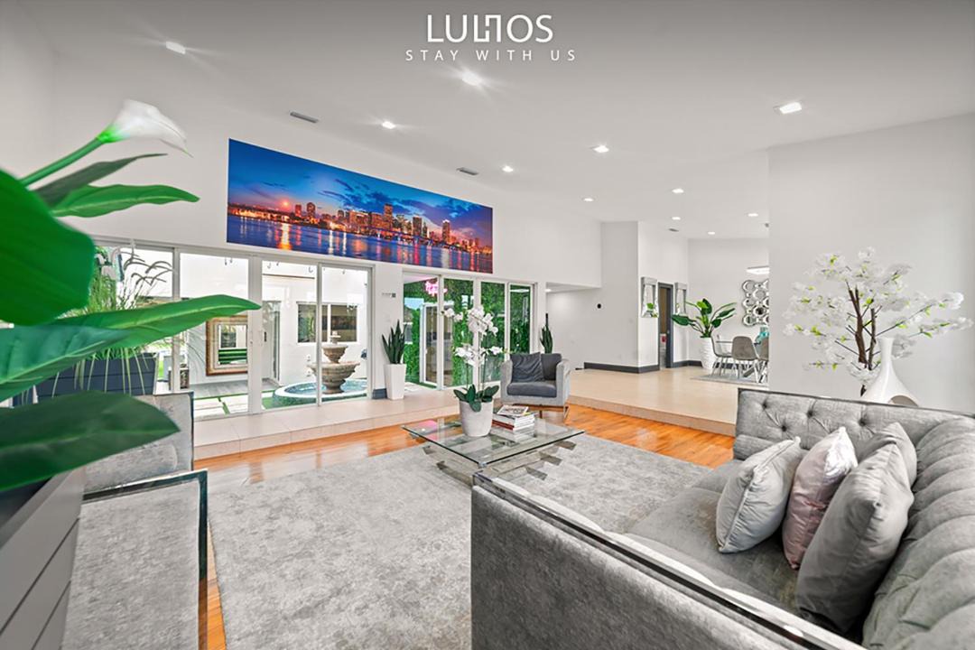 Photo of Livingroom in Ludlam