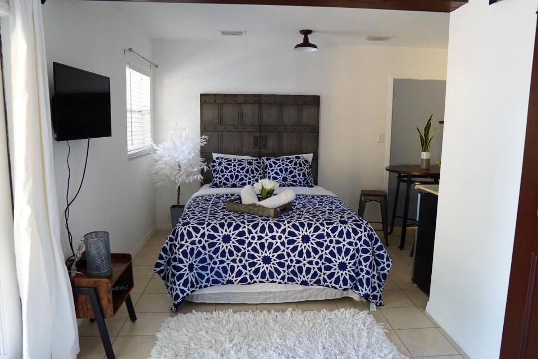 Photo of Bedroom in Carver City - Lincoln Gardens