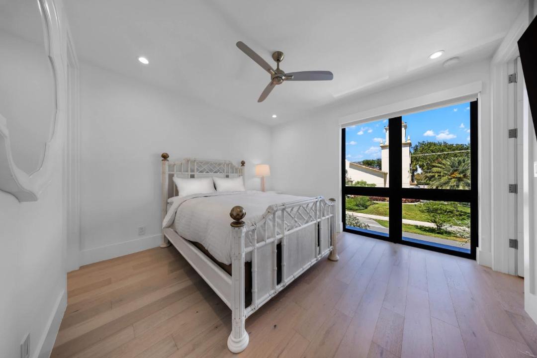 Photo of Bedroom in Harbour Inlet