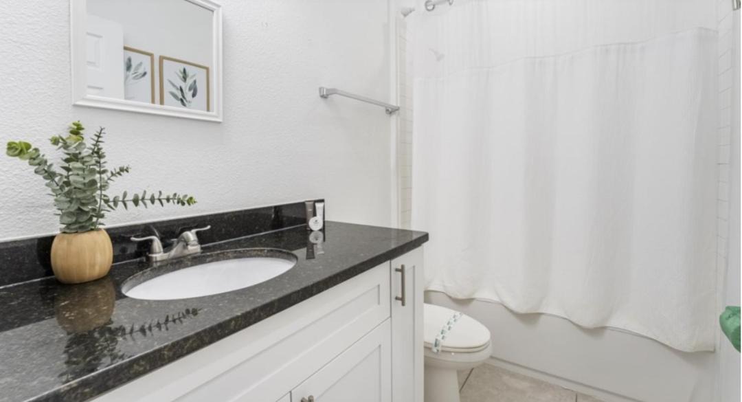 Photo of Bathroom in Bridgewater Crossing
