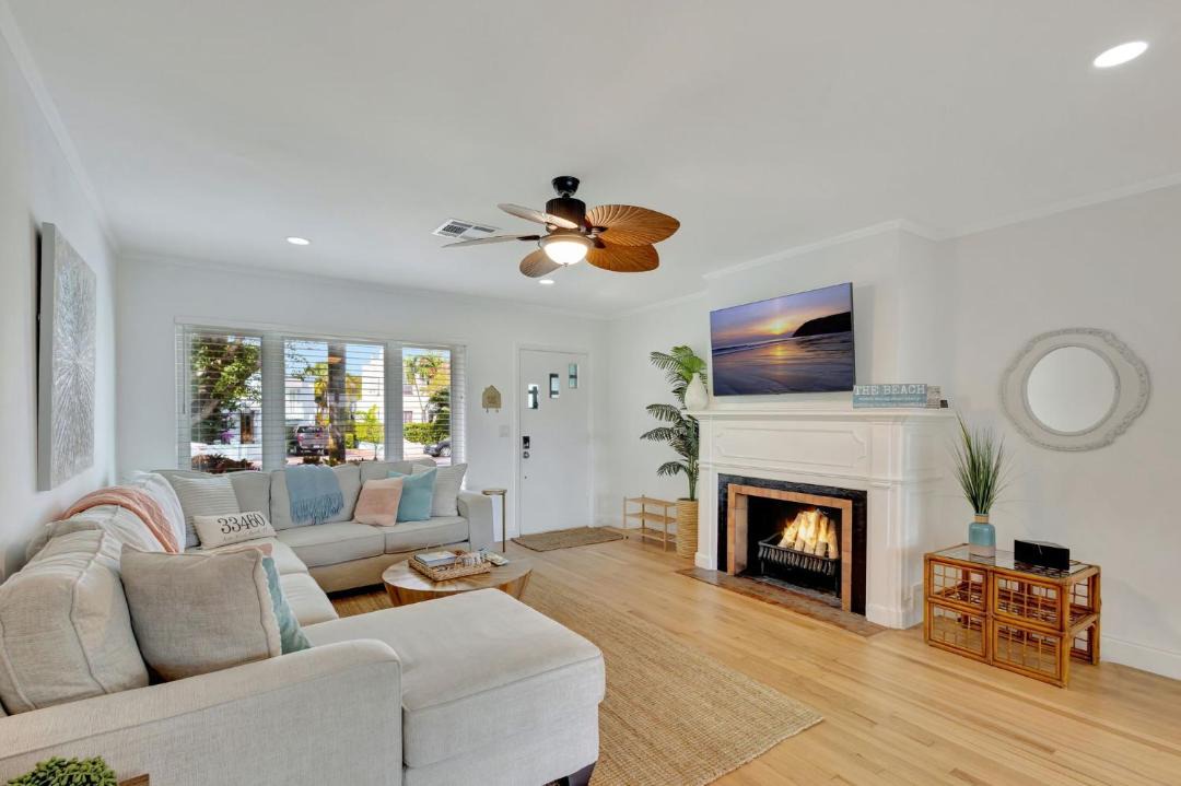 Photo of Livingroom in Parrot Cove