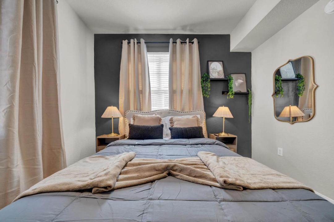 Photo of Bedroom in Westchase