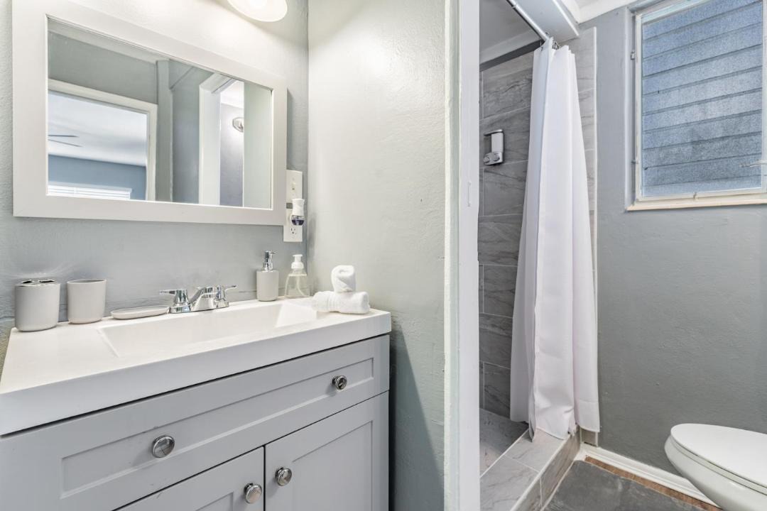 Photo of Bathroom in Largo