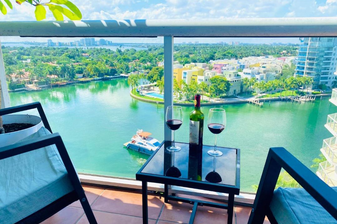 Photo of Patio Balcony in Mid Beach