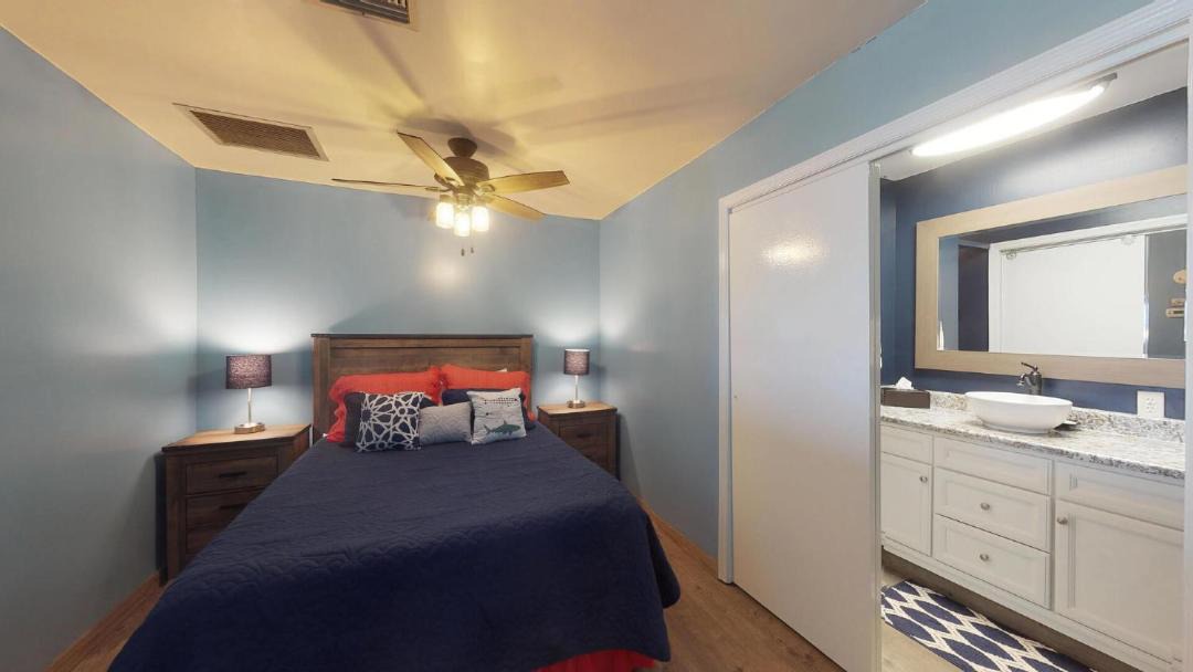 Photo of Bedroom in Isles of Capri