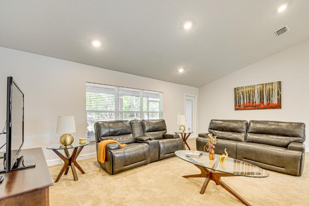 Photo of Livingroom in Candler