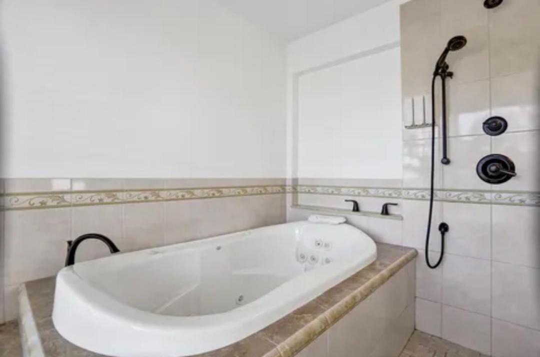 Photo of Bathroom in Tropic Palms