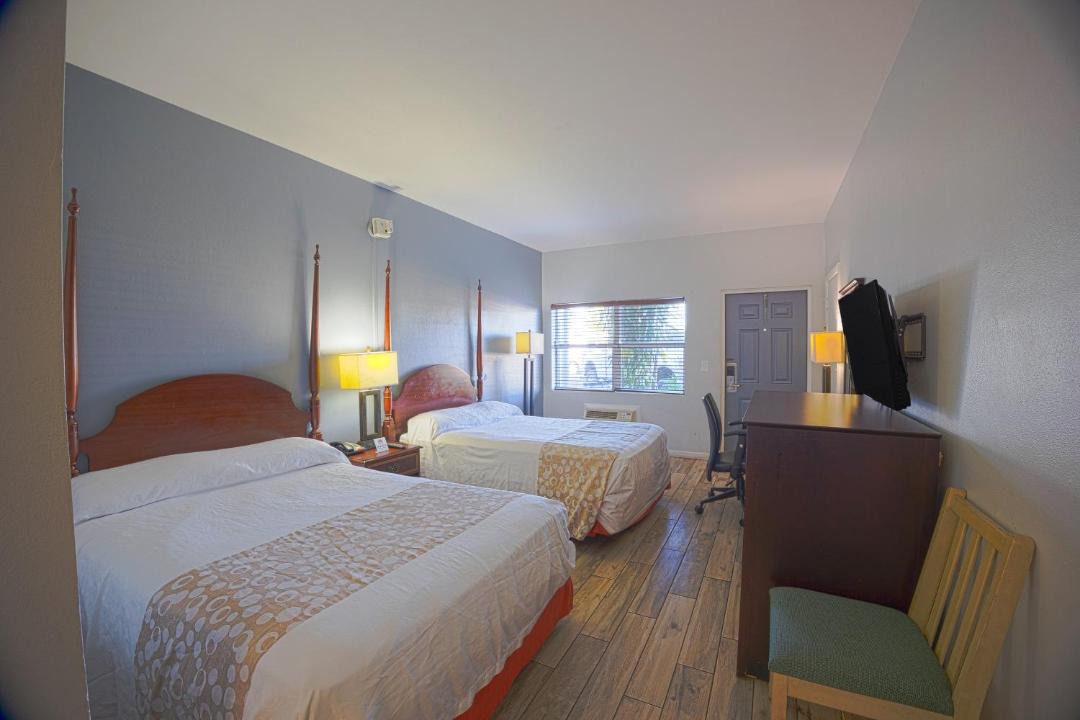 Photo of Bedroom in Le Barons Of Titusville
