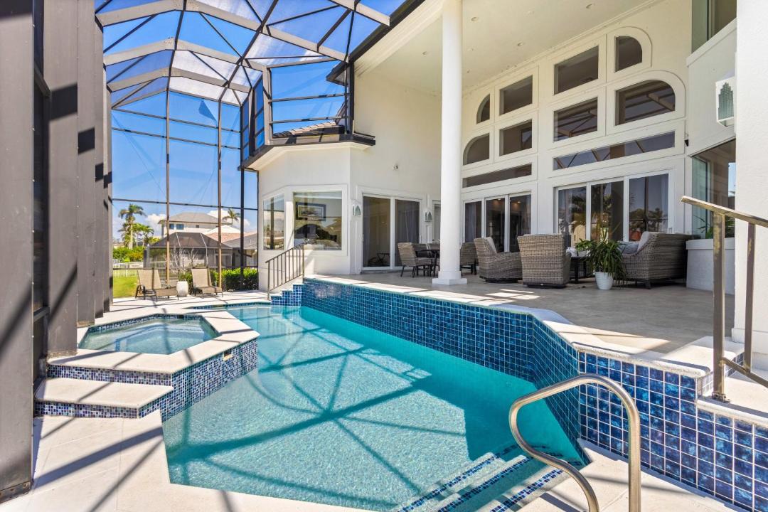 Photo of Patio Balcony in Vanderbilt Beach