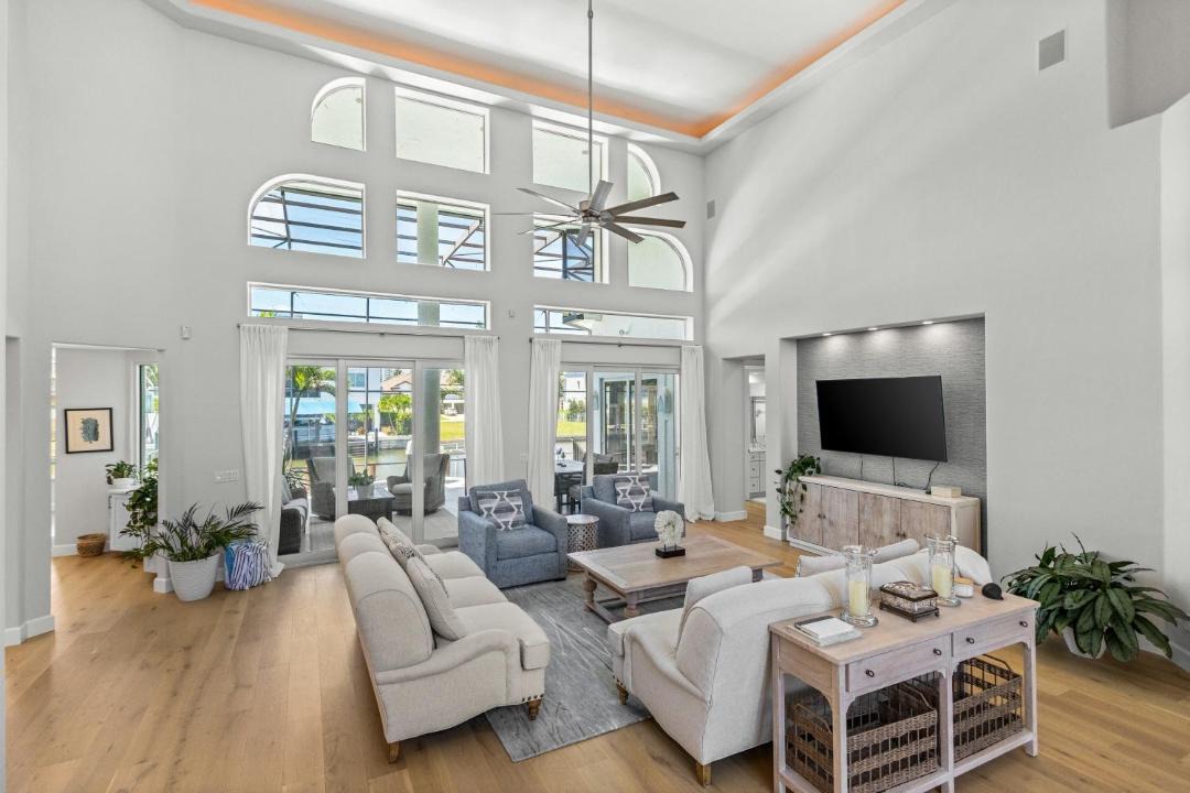 Photo of Livingroom in Vanderbilt Beach