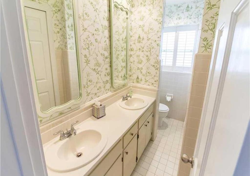 Photo of Bathroom in Sawgrass