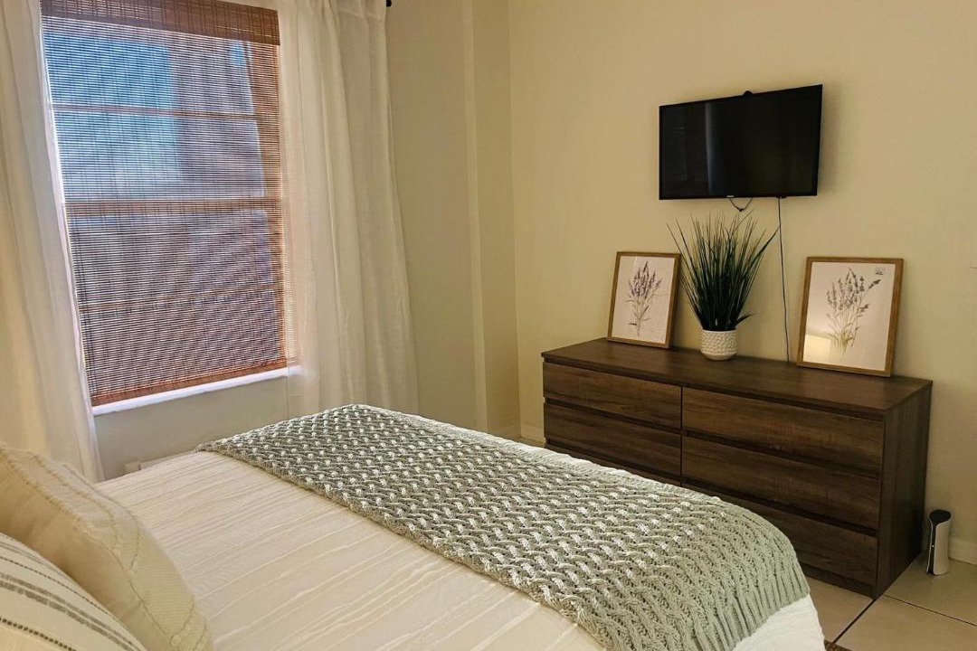 Photo of Bedroom in Mid Beach