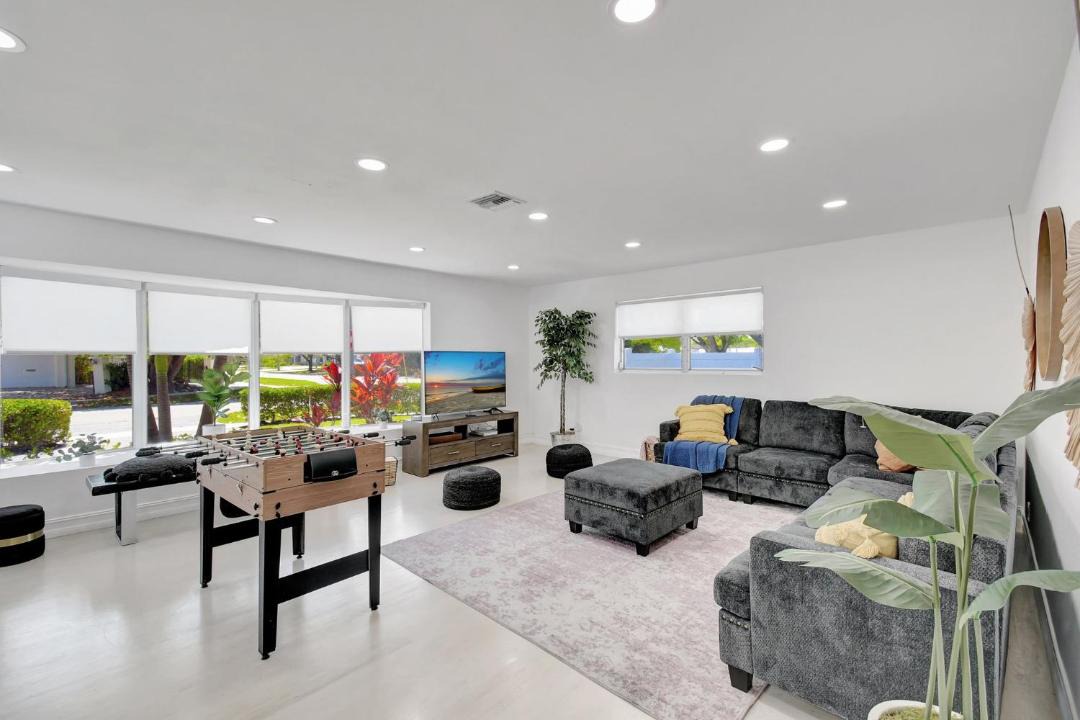 Photo of Livingroom in Imperial Point
