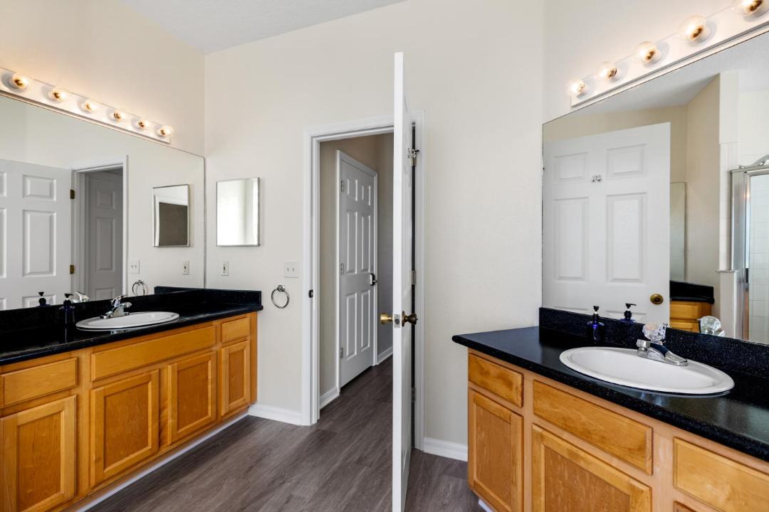 Photo of Bathroom in Bridgewater Crossing