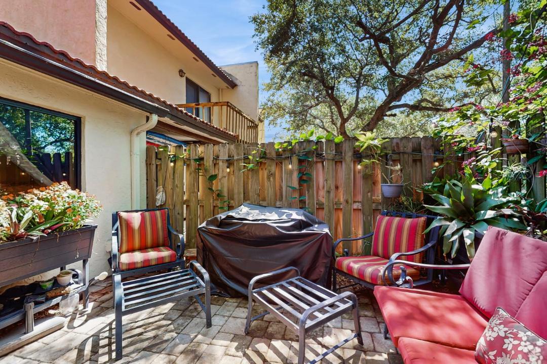 Photo of Patio Balcony in Ocean Woods