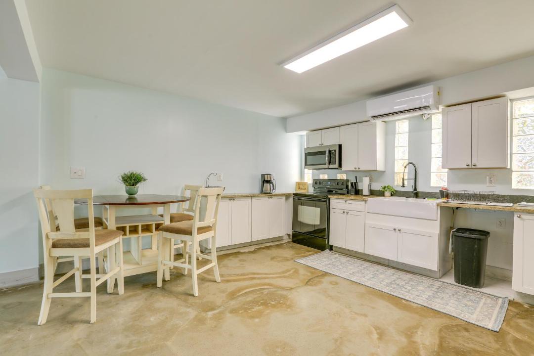 Photo of Kitchen in Mid Island