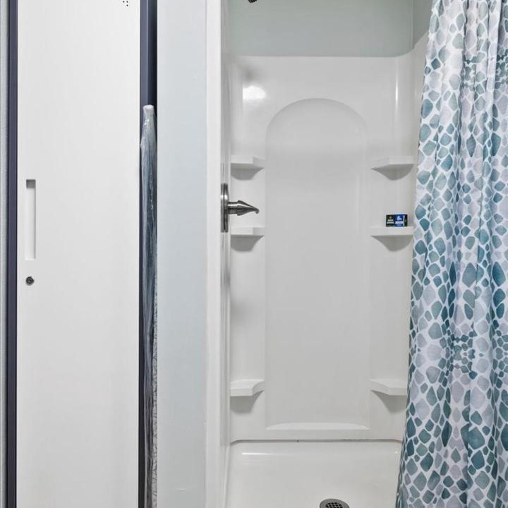 Photo of Bathroom in Central Oakland Park