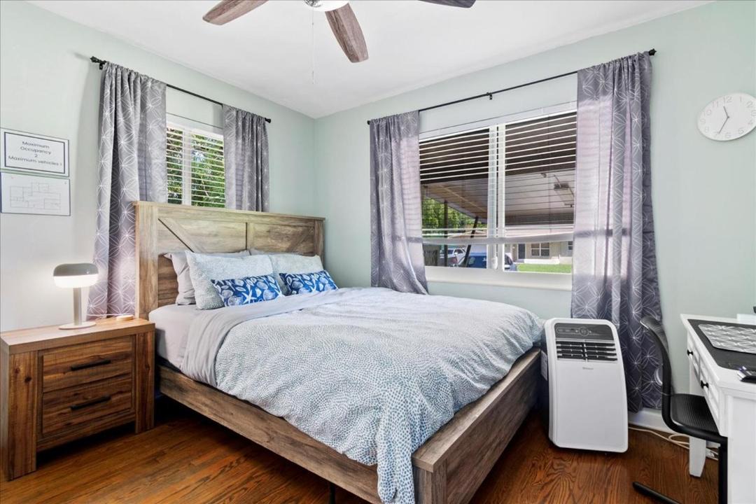 Photo of Bedroom in Central Oakland Park