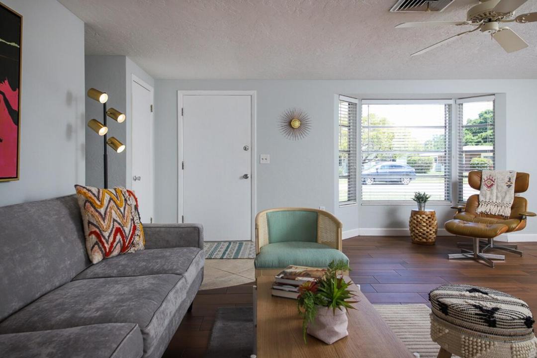 Photo of Livingroom in Gulf Gate Estates
