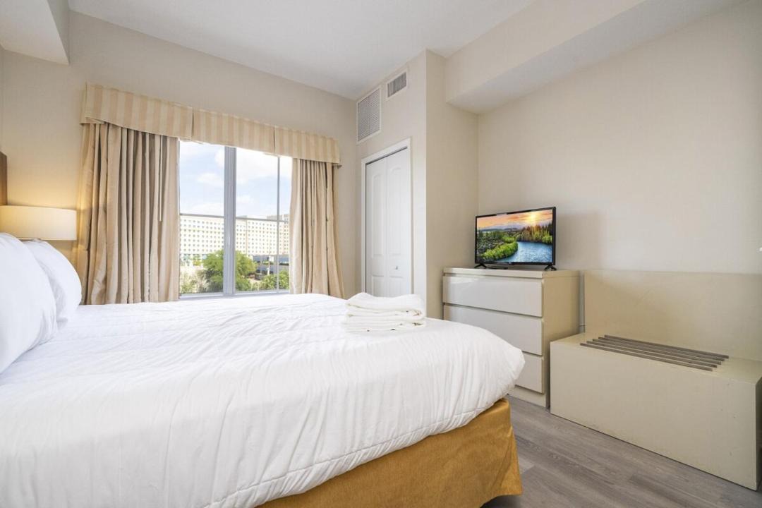 Photo of Bedroom in Florida Center