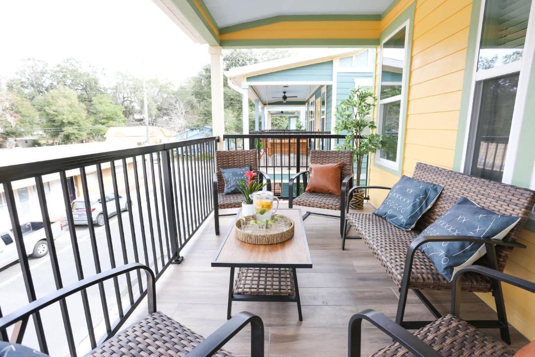 Photo of Patio Balcony in Pleasant Street