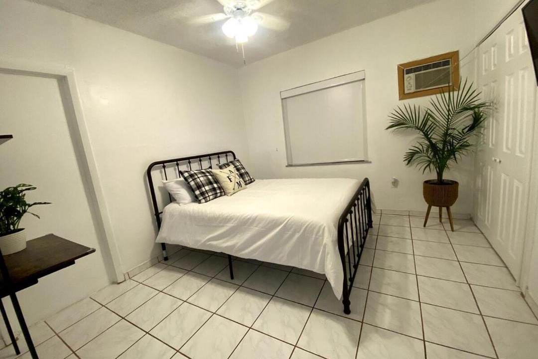 Photo of Bedroom in Allapattah