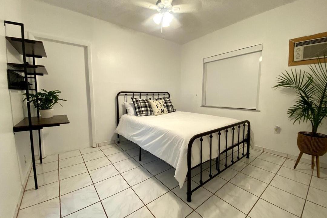 Photo of Bedroom in Allapattah