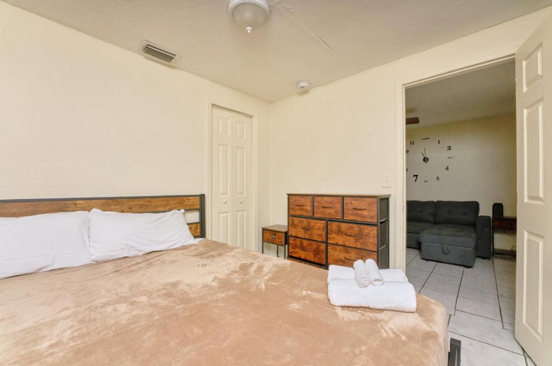 Photo of Bedroom in Riviera Beach