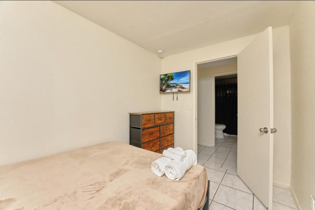 Photo of Bedroom in Riviera Beach