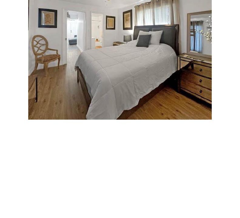 Photo of Bedroom in Ludlam