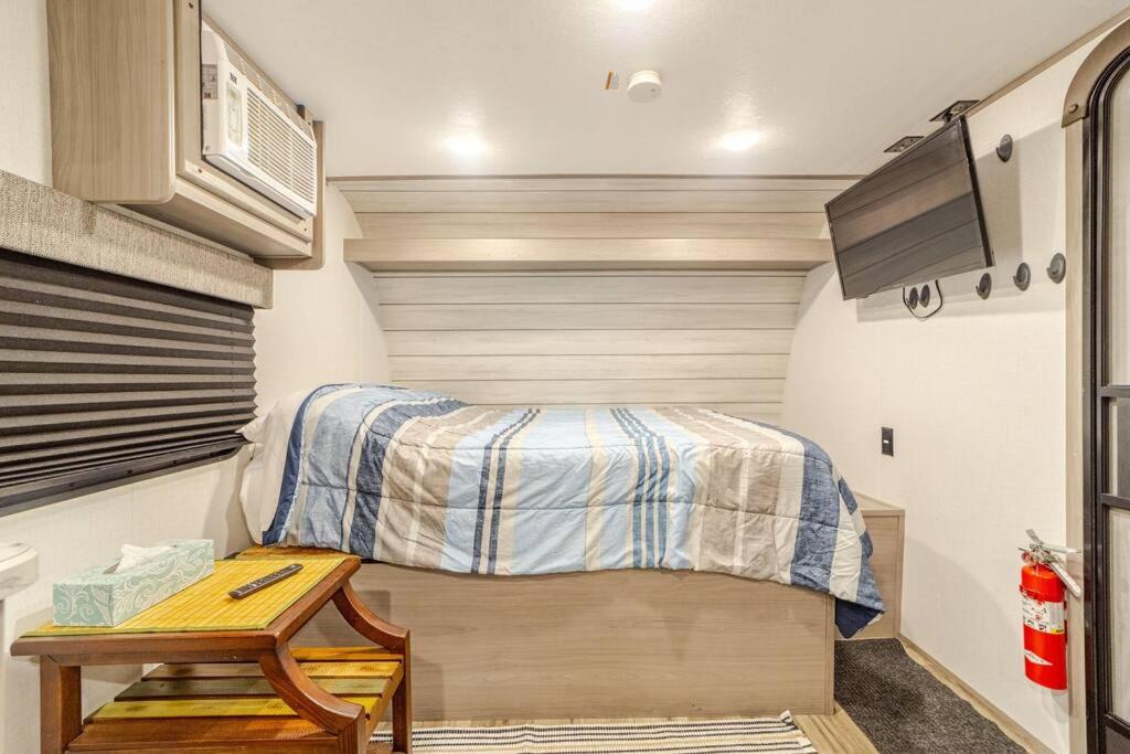 Photo of Bedroom in Putnam Hall