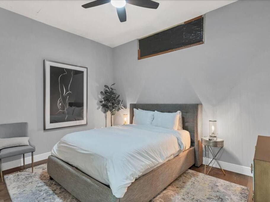 Photo of Bedroom in South Eola