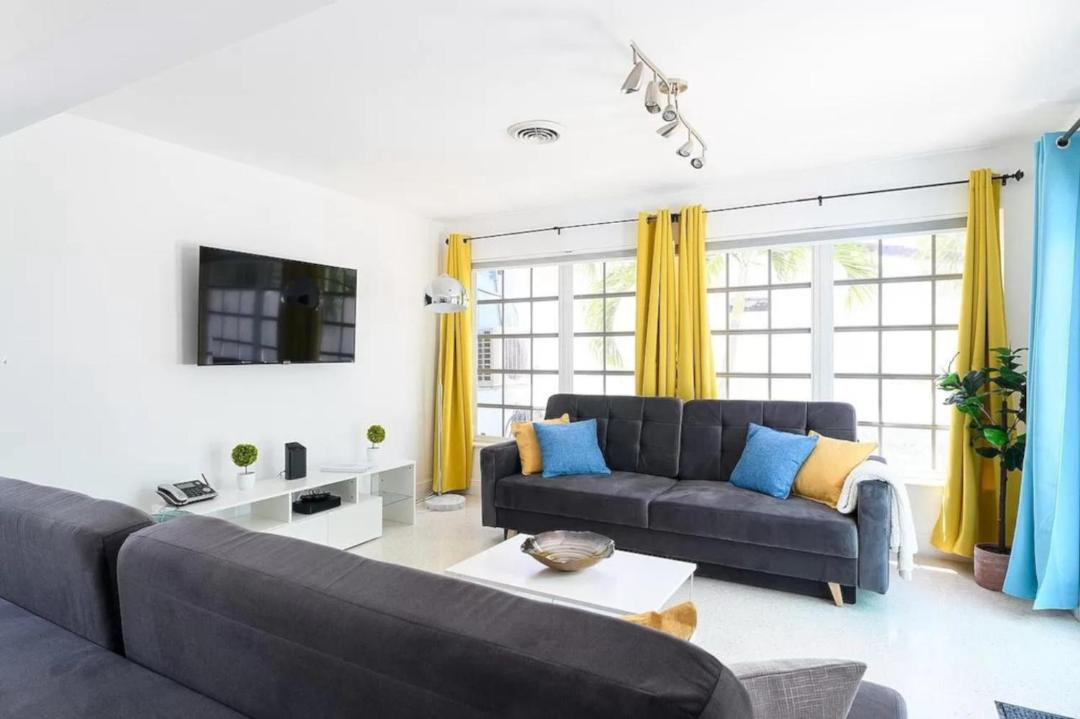 Photo of Livingroom in Imperial Point