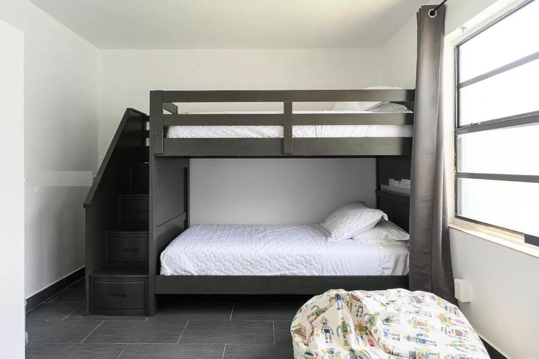 Photo of Bedroom in Imperial Point