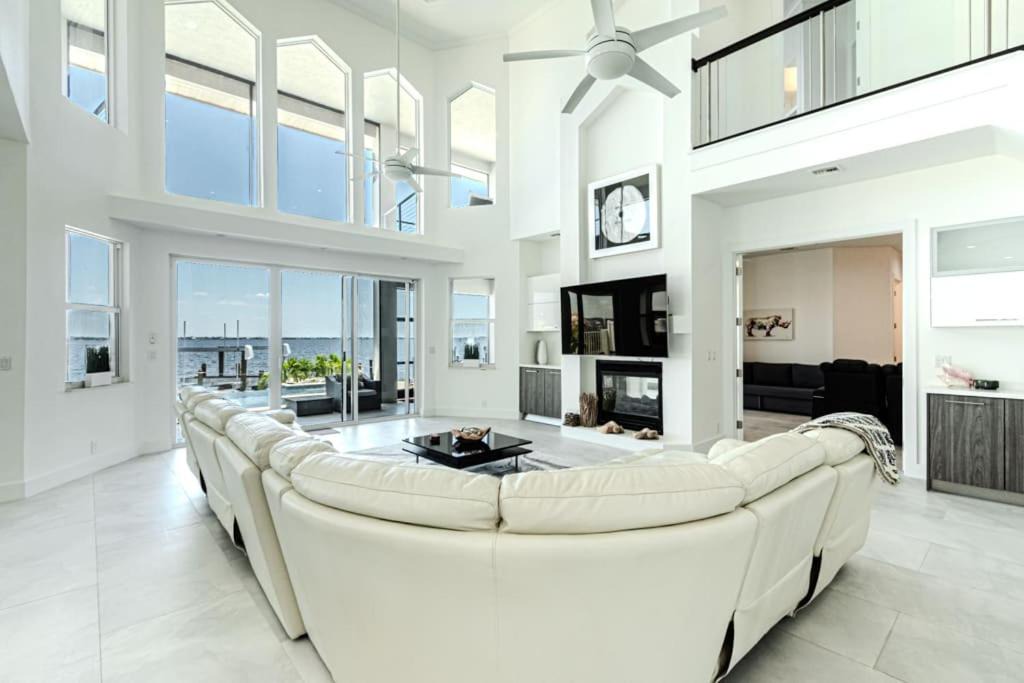 Photo of Livingroom in Caloosahatchee