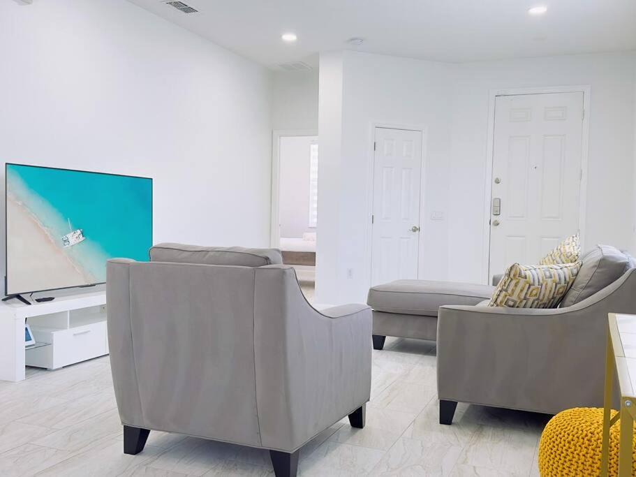 Photo of Livingroom in Windwood Bay