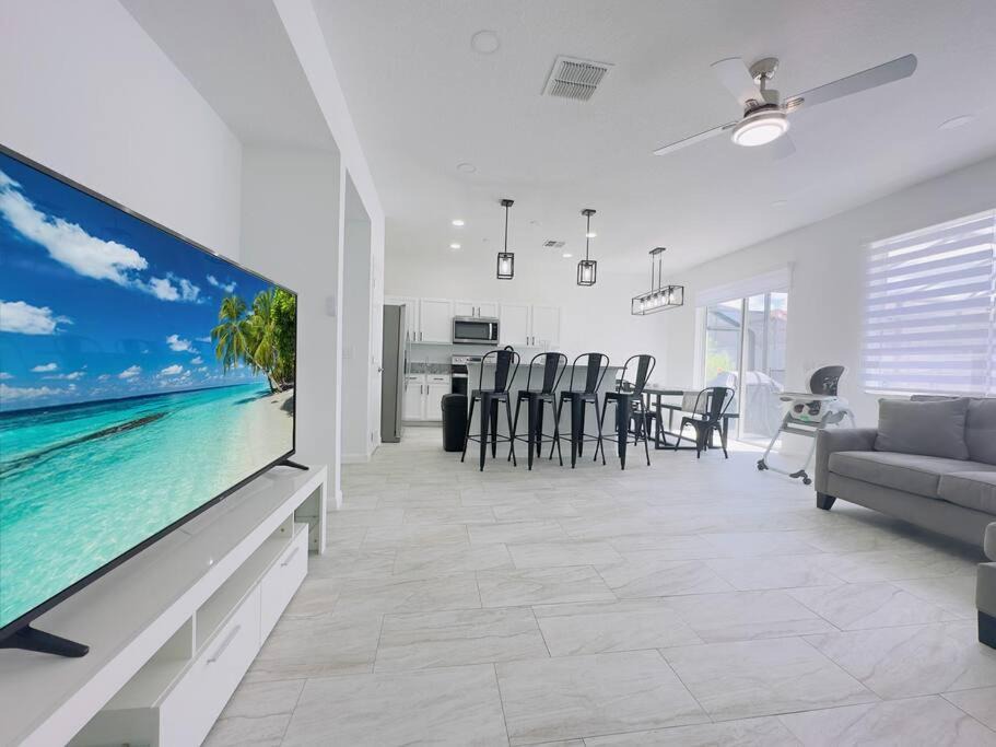 Photo of Livingroom in Windwood Bay