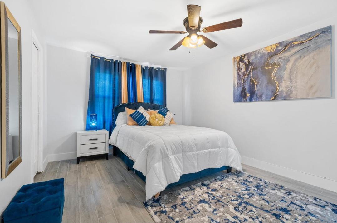 Photo of Bedroom in Riviera Beach