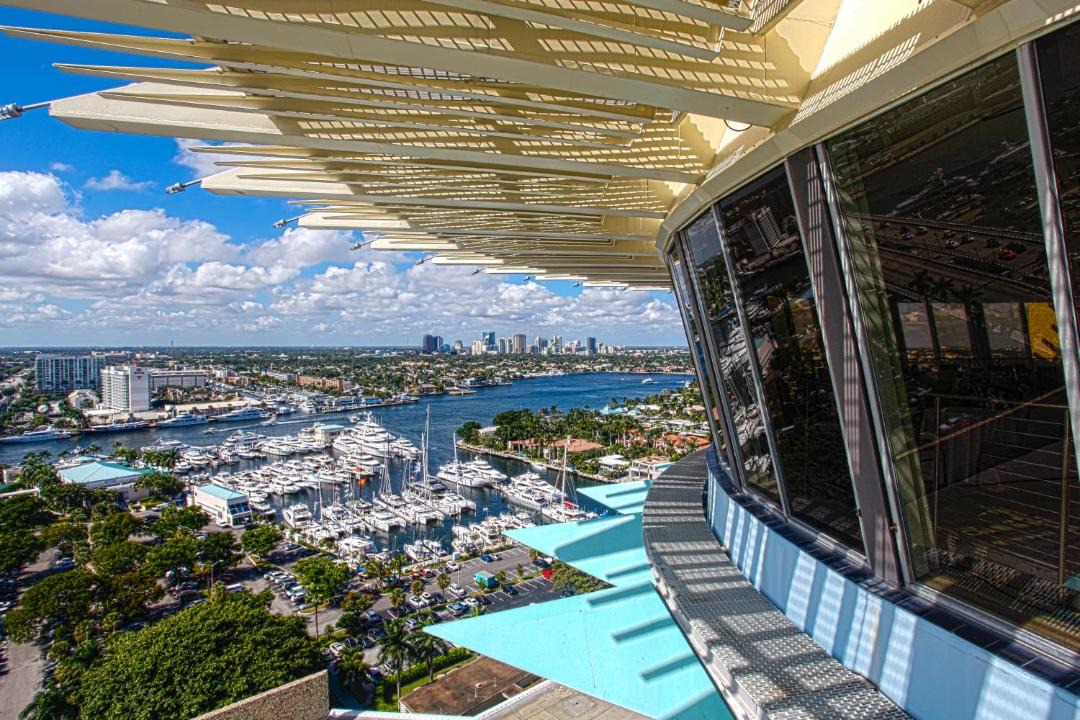 Photo of Patio Balcony in 17th Street Causeway