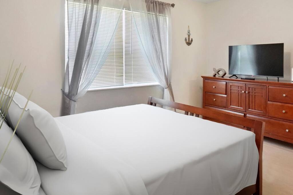Photo of Bedroom in Riviera Beach