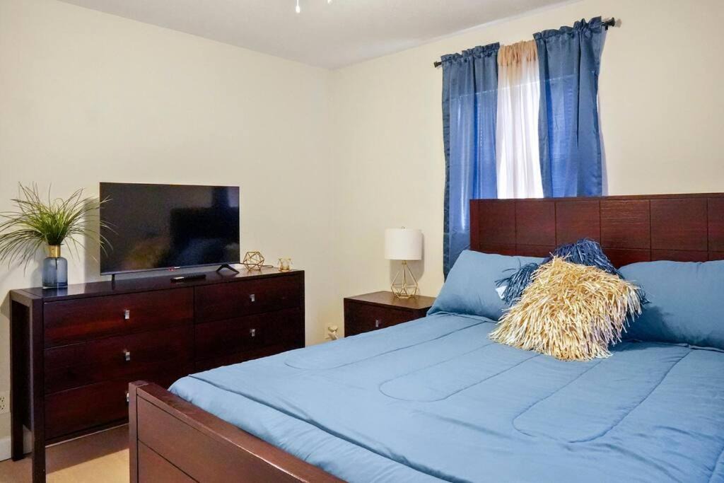 Photo of Bedroom in Riviera Beach