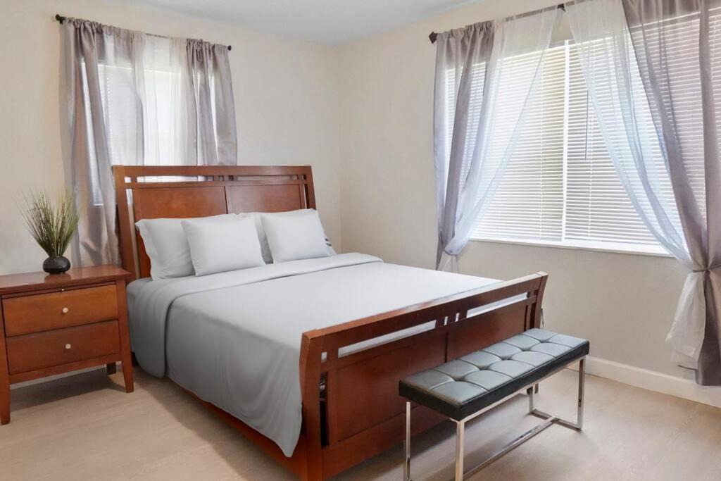 Photo of Bedroom in Riviera Beach