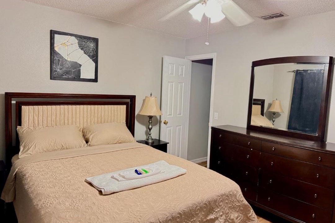 Photo of Bedroom in Winter Garden