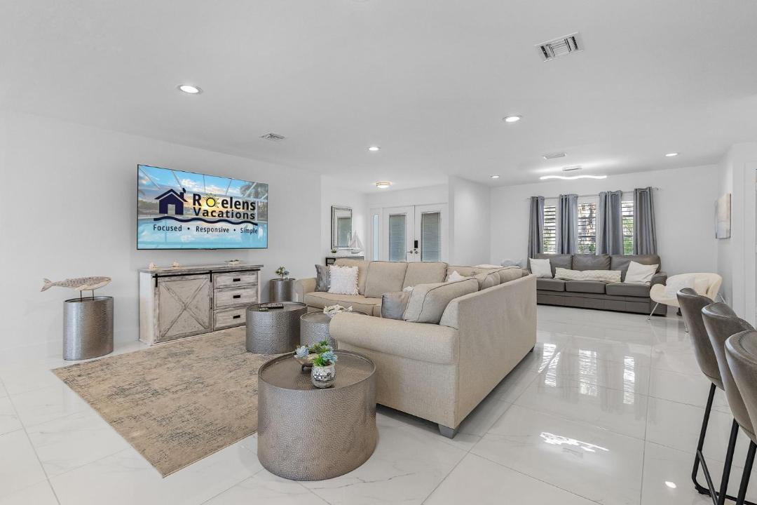 Photo of Livingroom in Yacht Club
