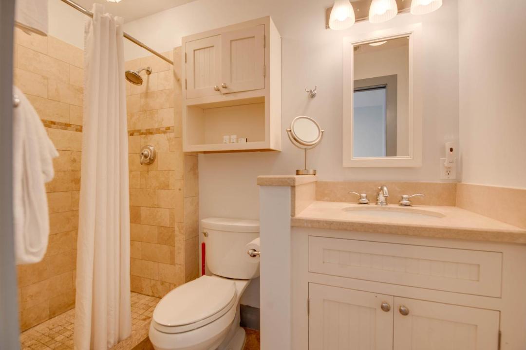 Photo of Bathroom in Uptown - Upper Duval